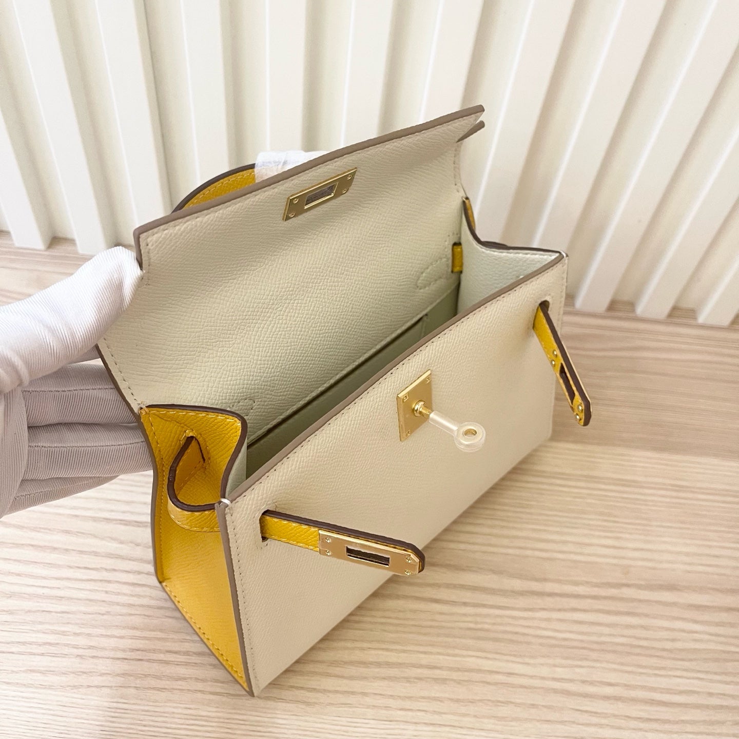 2WH25BDE Stylish leather bag