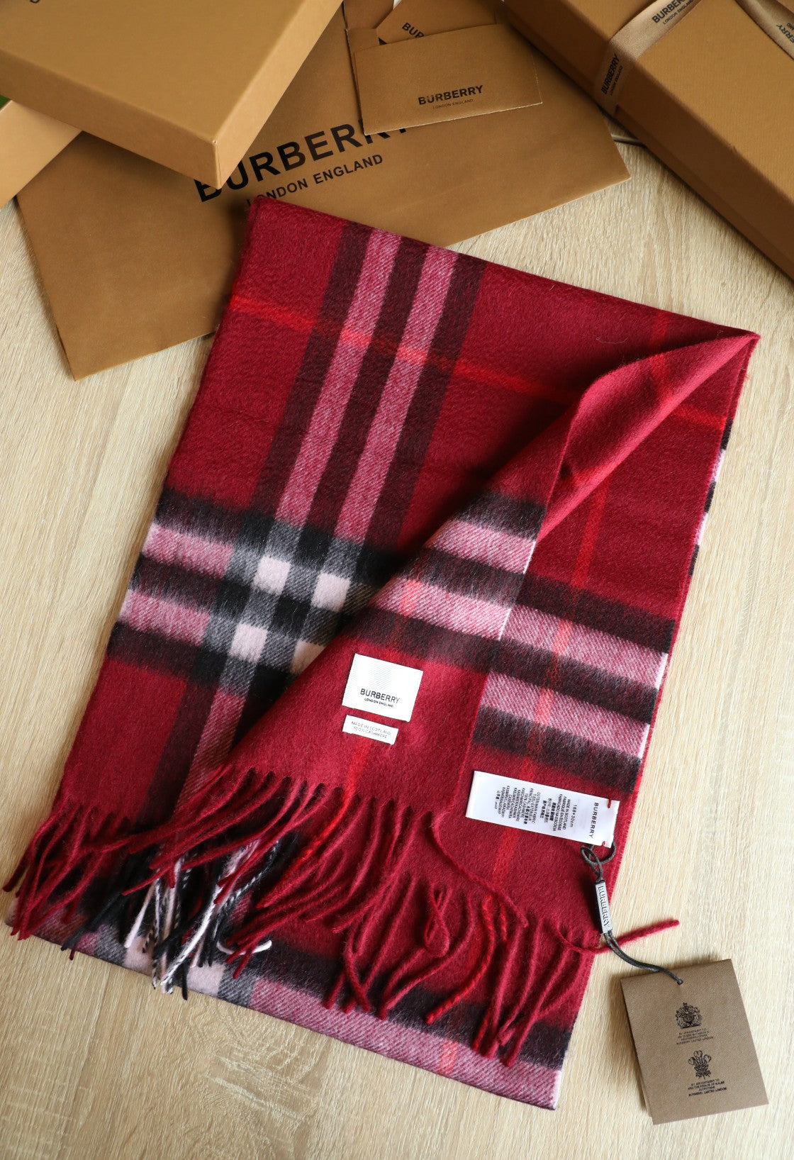 185ZR1WDE Stylish Winter Scarves