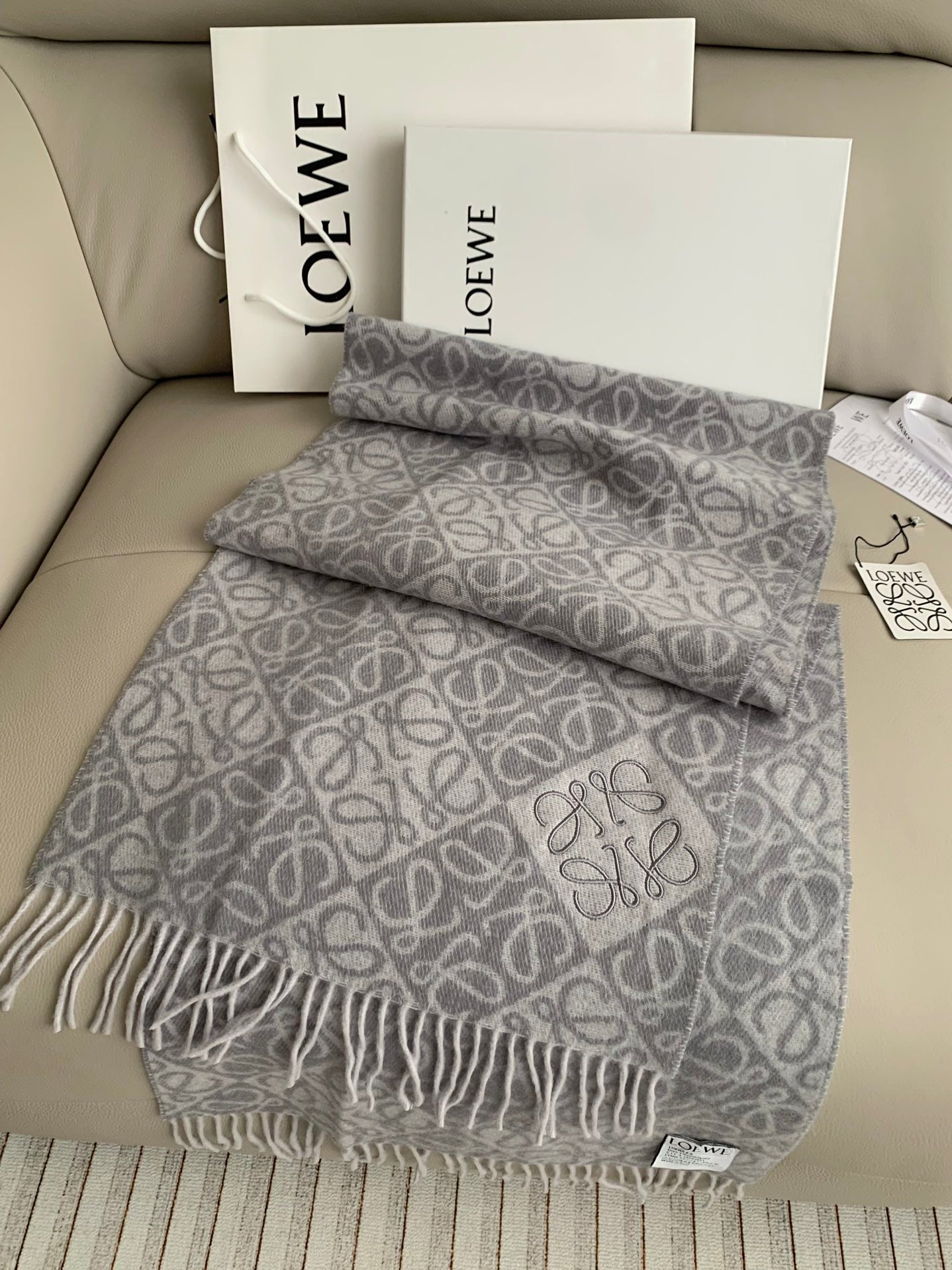 185RA64WDE Stylish Winter Scarves
