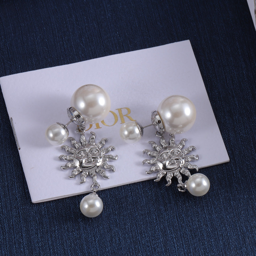 14D587EDE Stylish Earrings