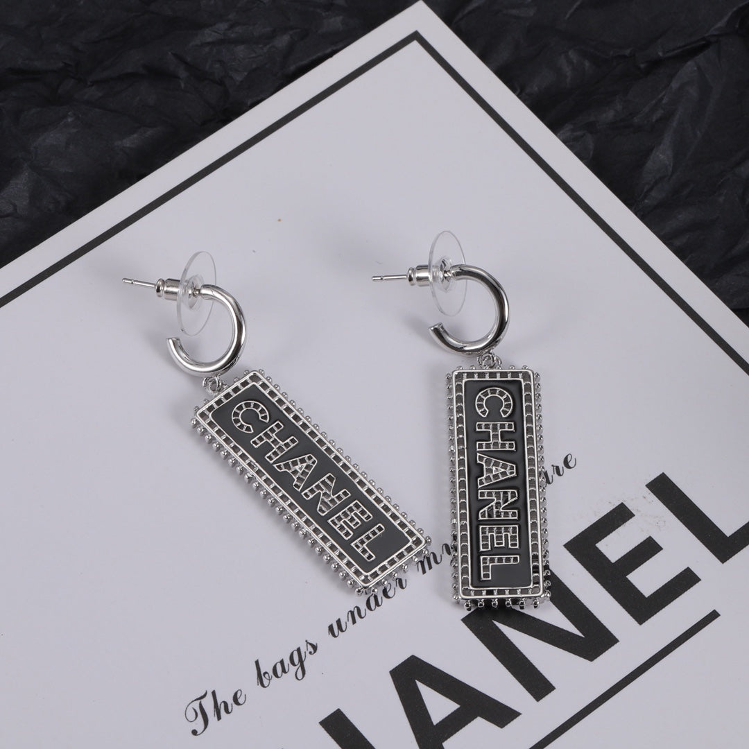 1YC420EDE Stylish Earrings