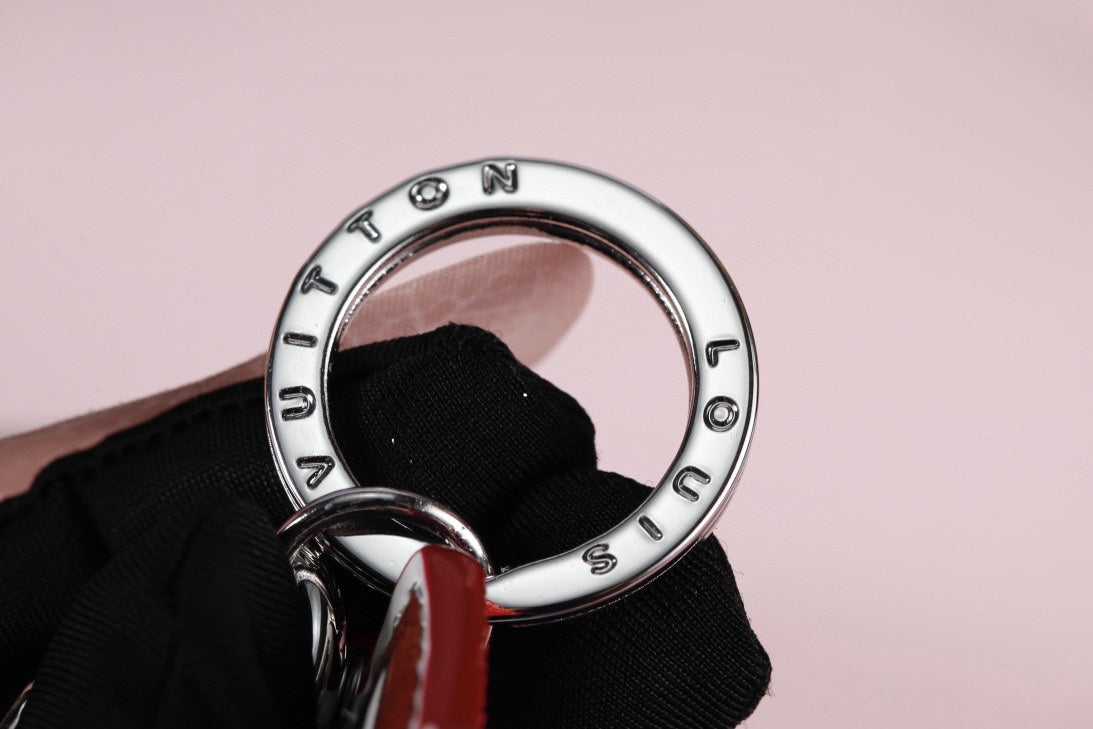 3RE26ADE Stylish key closure