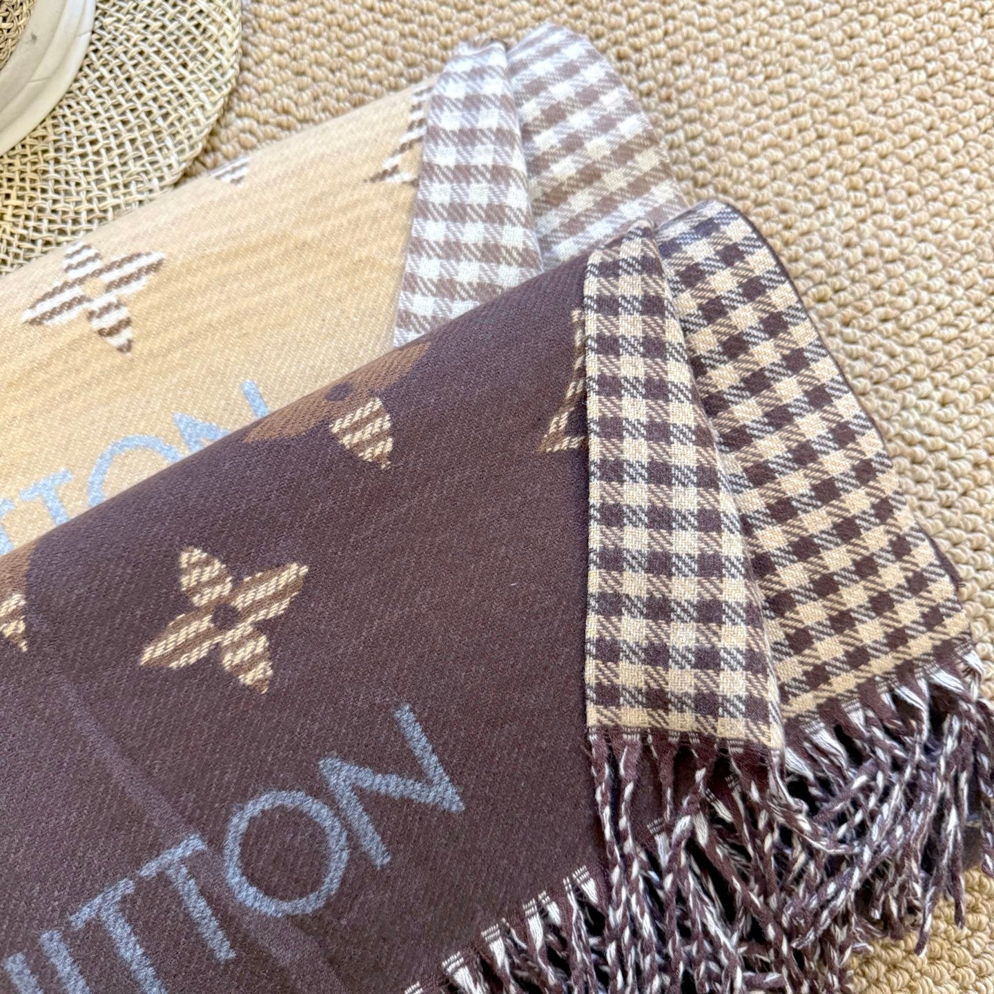 185ZE41WDE Stylish Winter Scarves