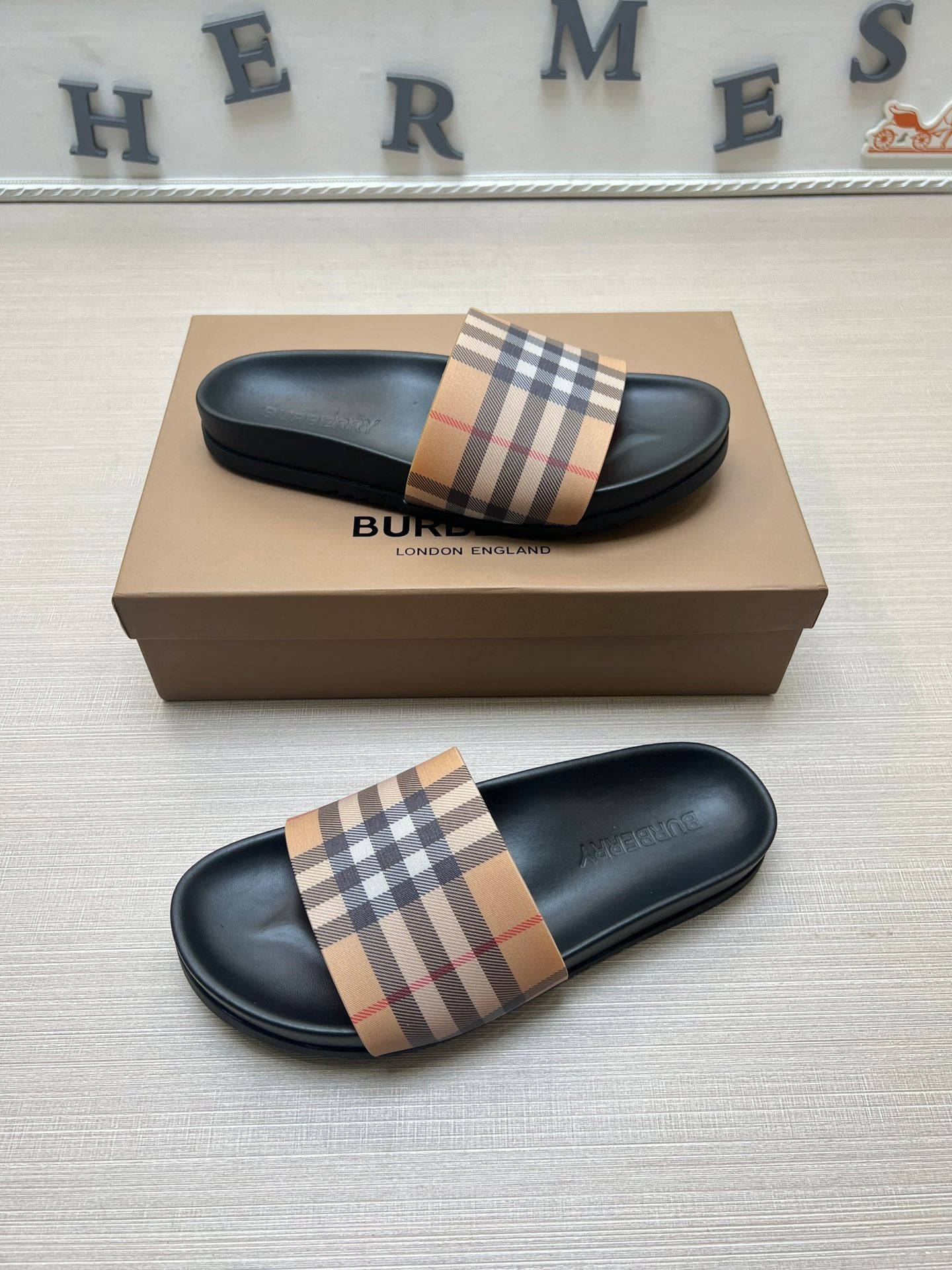 54R119ZDE Stylish slippers