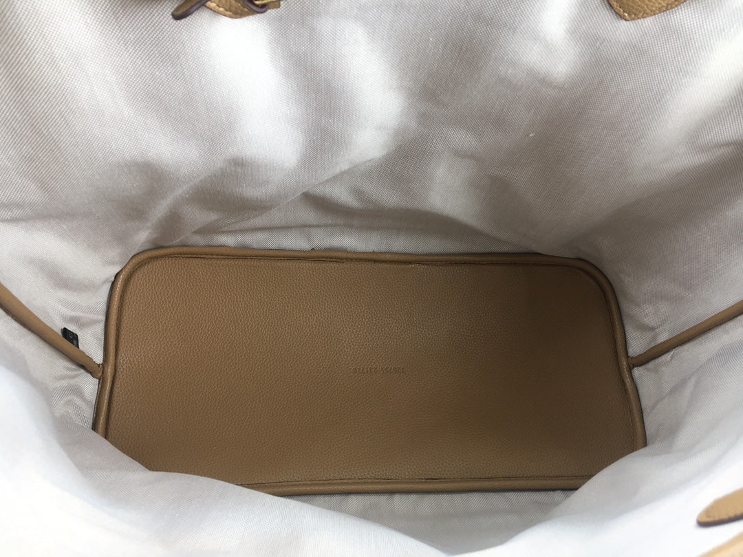 15RB116BDE Stylish leather bag