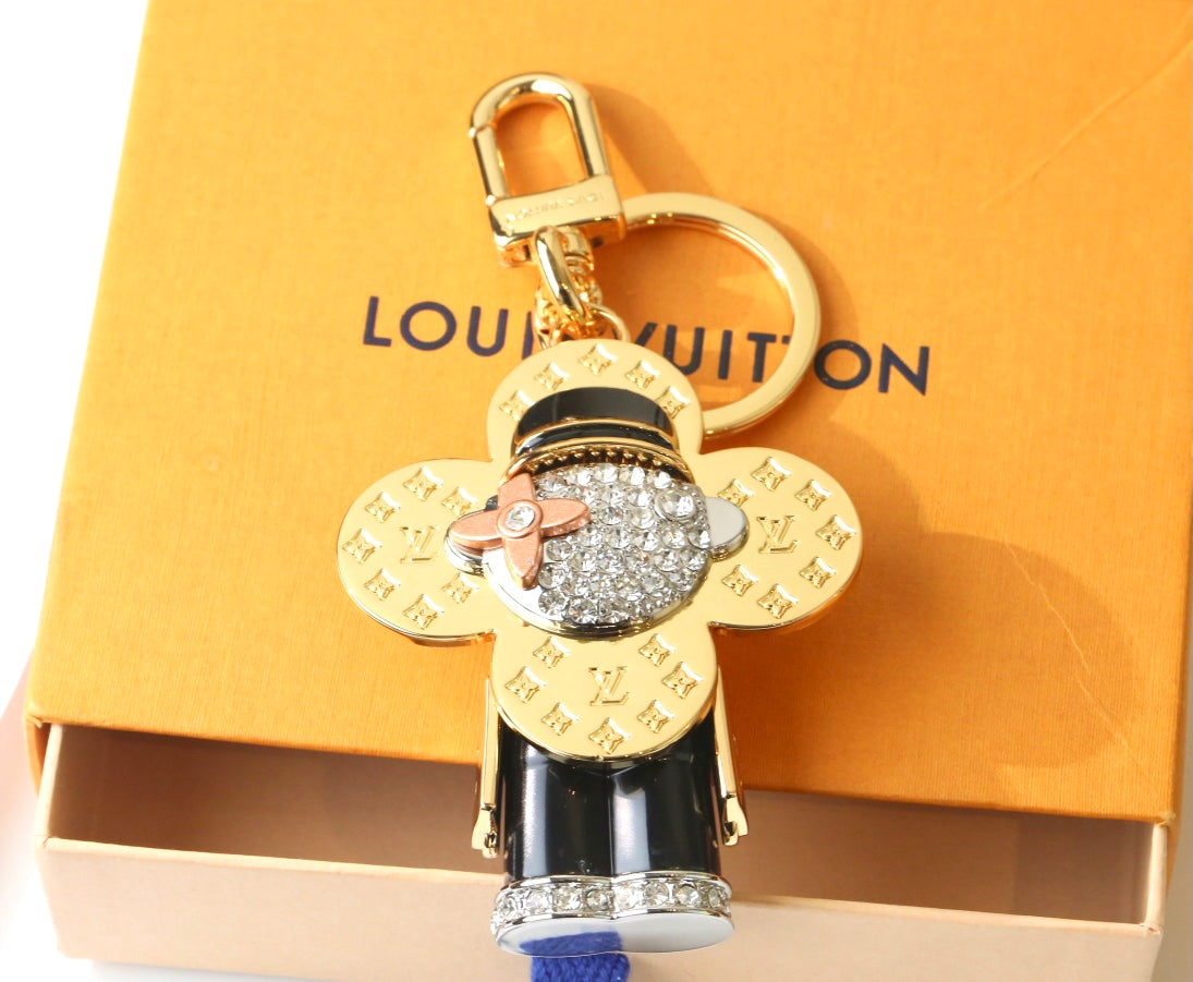 14E67ADE Stylish key closure