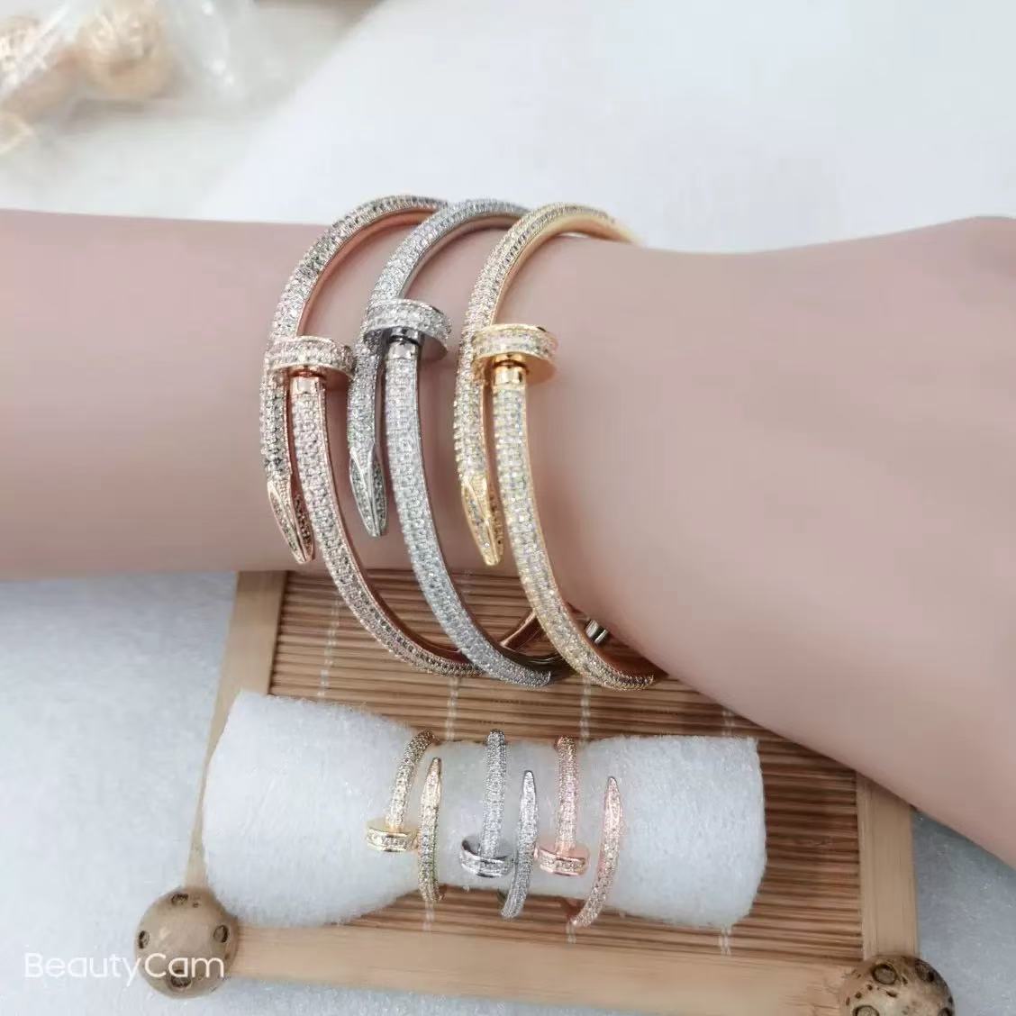 P65XK1KDE Stylish high quality bracelet)