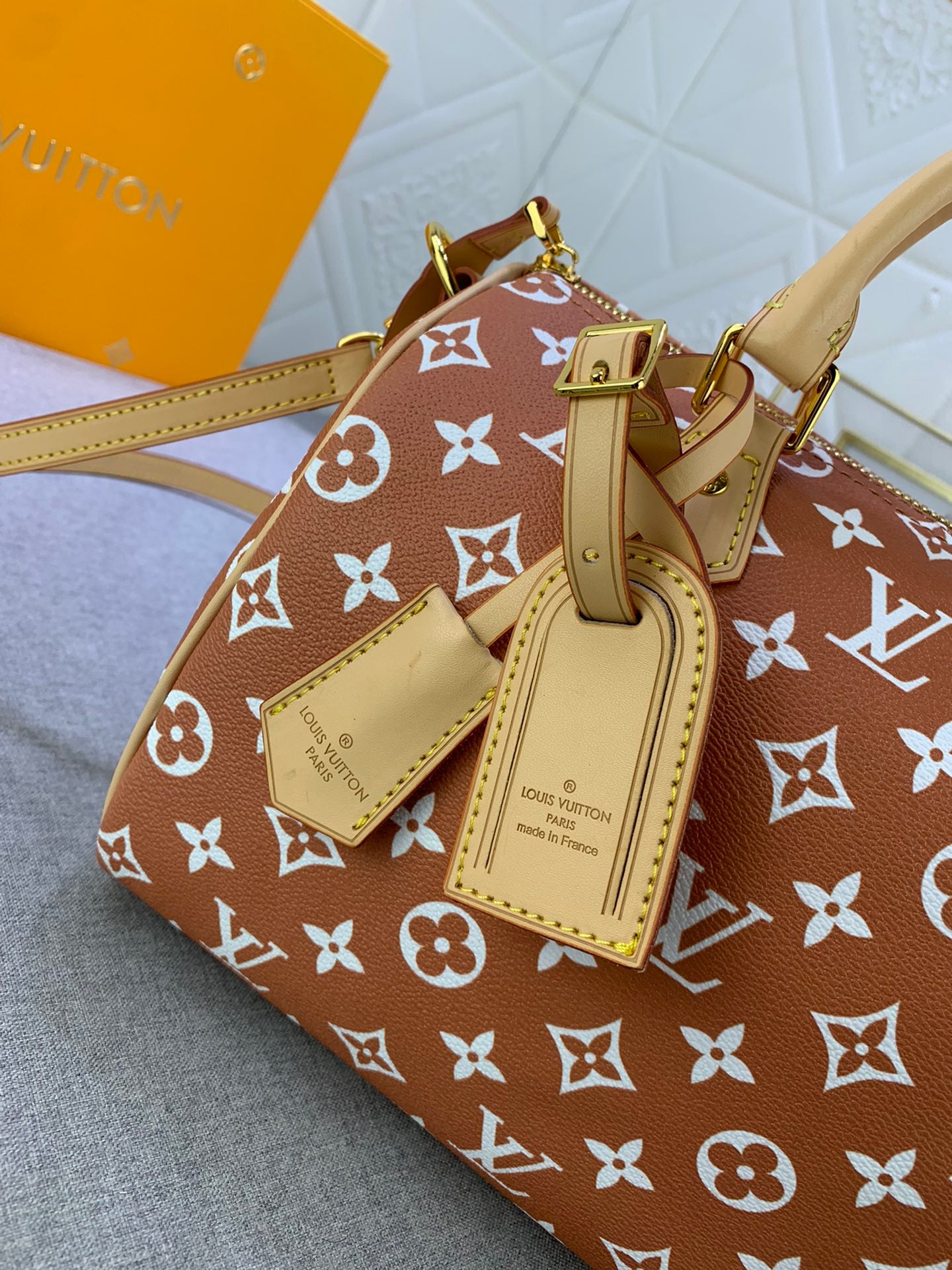 2XE268BDE Stylish leather bag 