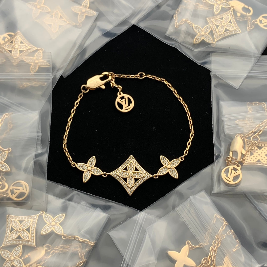 84E15KDE Stylish Bracelets