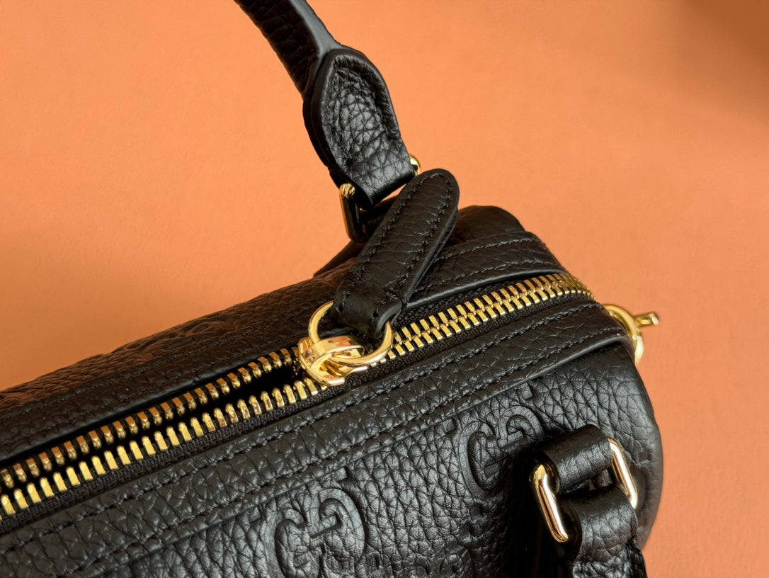 155NB69BDE Stylish leather bag