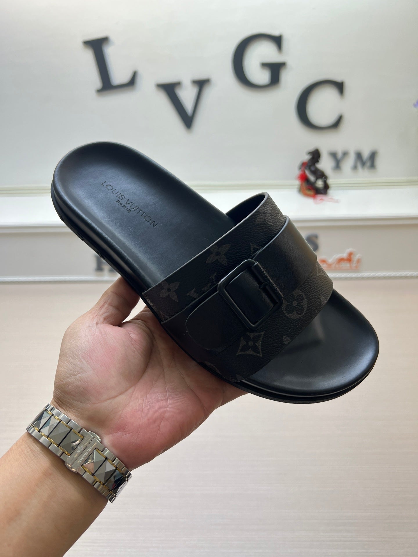 54E111ZDE Stylish slippers