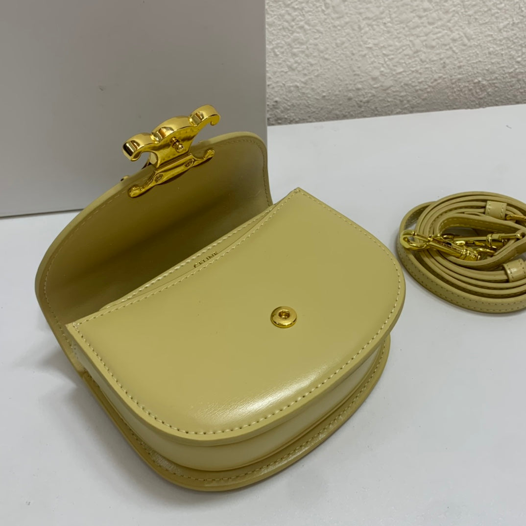 1XCL40BDE Stylish leather bag 