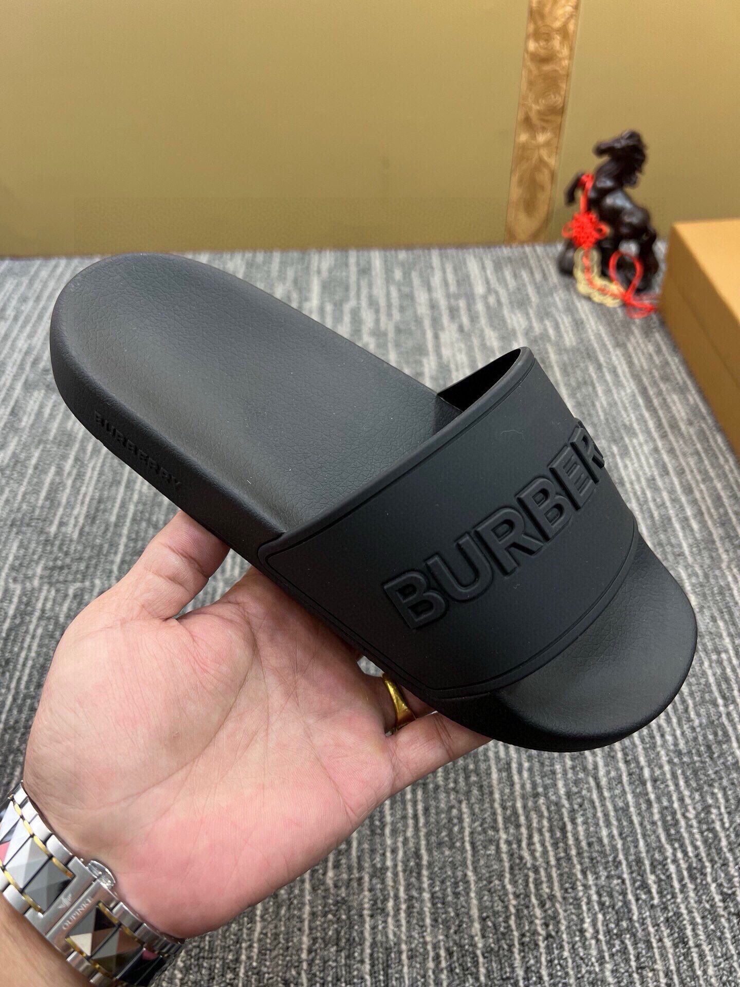 535ZR254ZDE Stylish Slippers