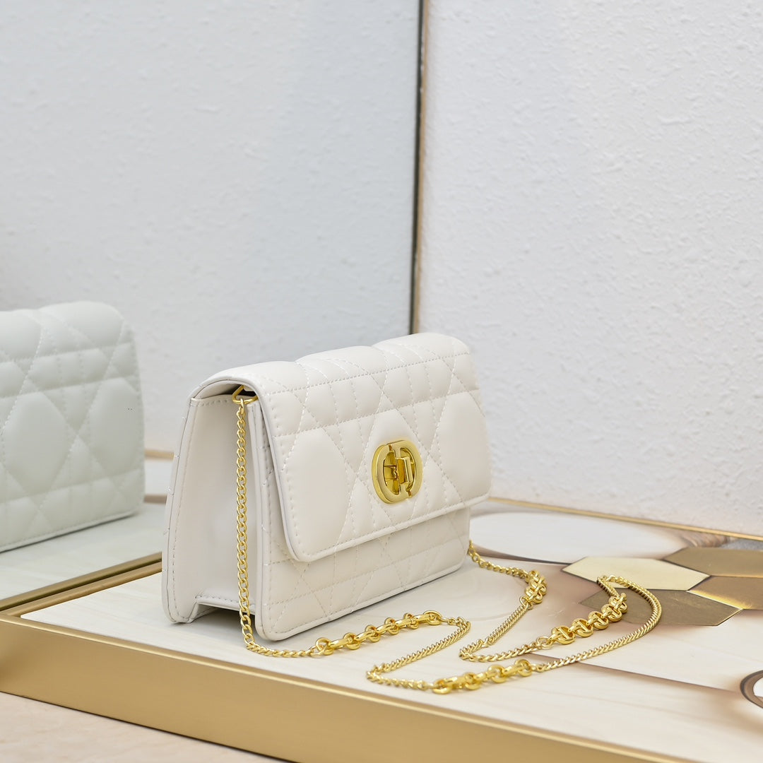 2WD2BDE Stylish leather bag