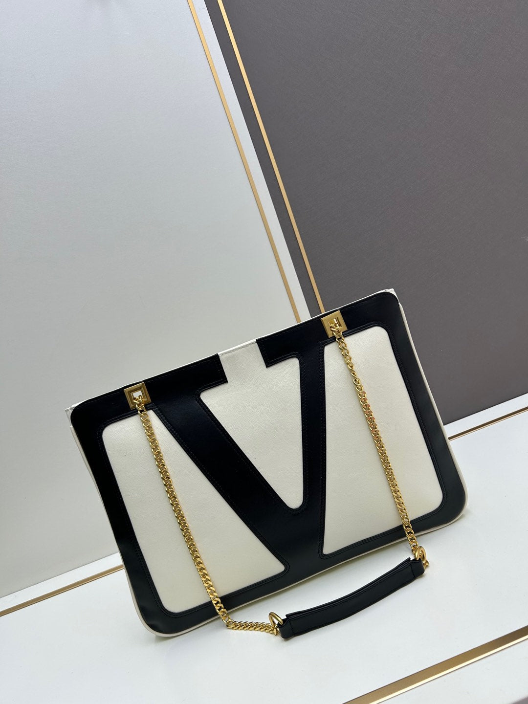 2WVL47BDE Stylish leather bag