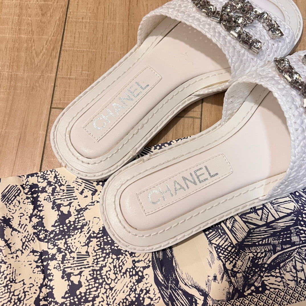 14C68ZDE Stylish slippers