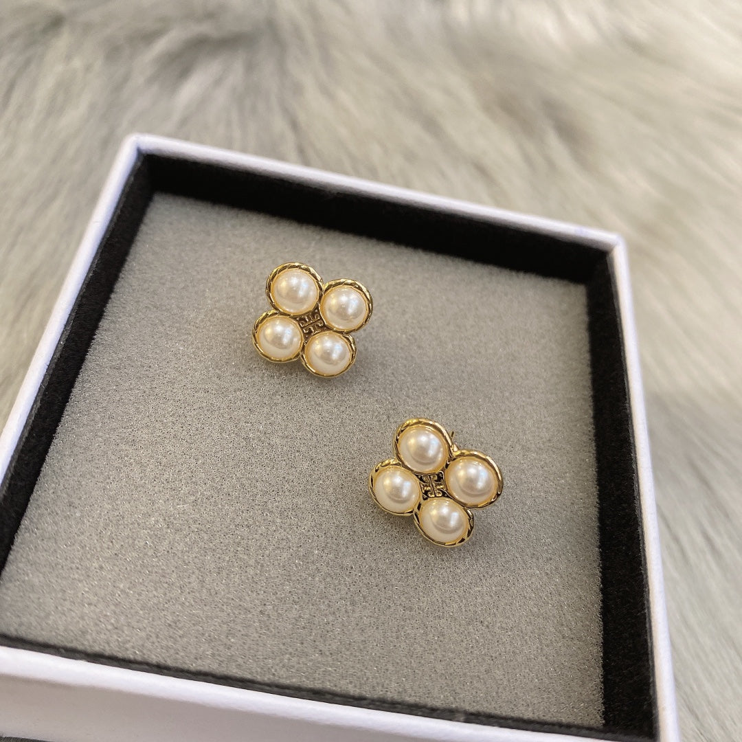 14A461EDE Stylish Earrings