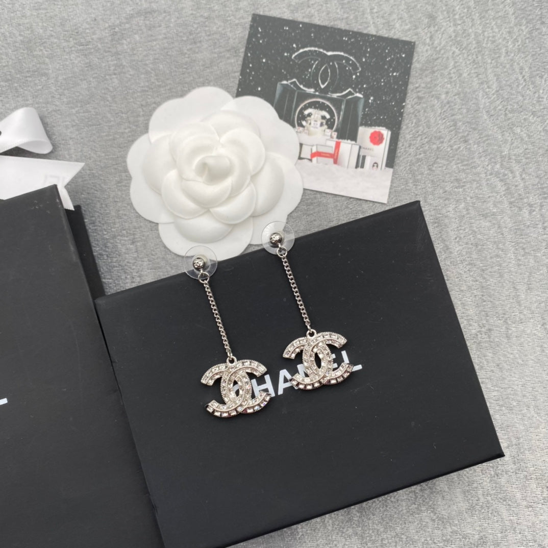 14C414EDE Stylish Earrings