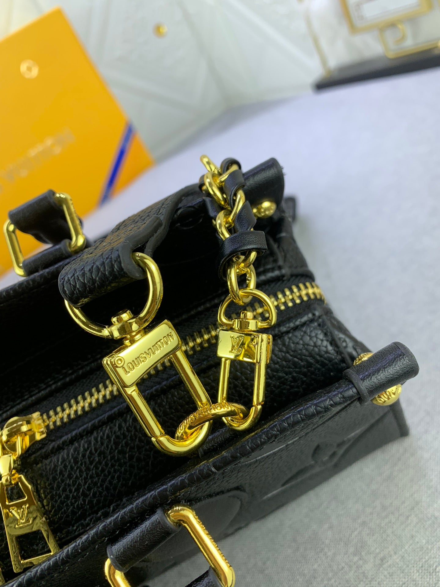 2XE320BDE Stylish leather bag 