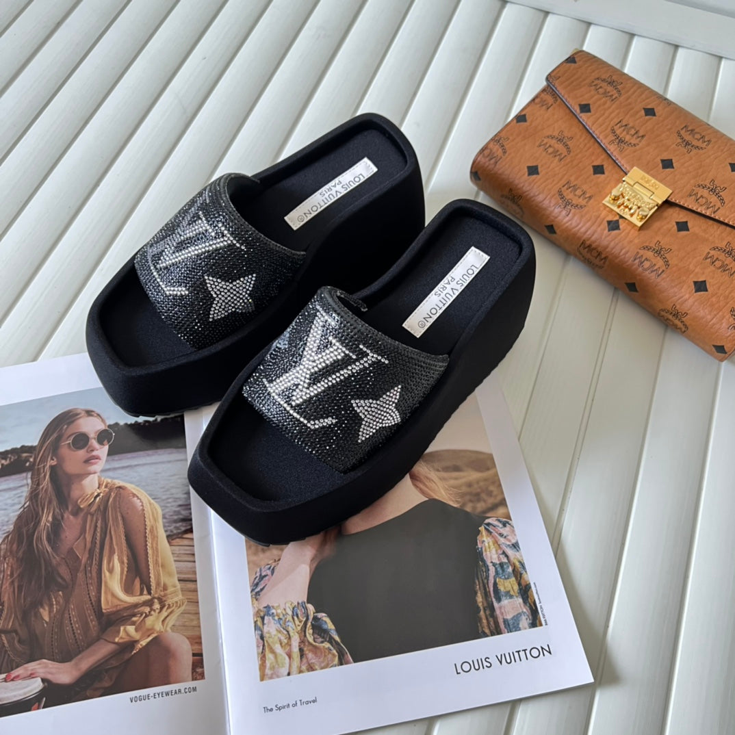 14E90ZDE Stylish Slippers