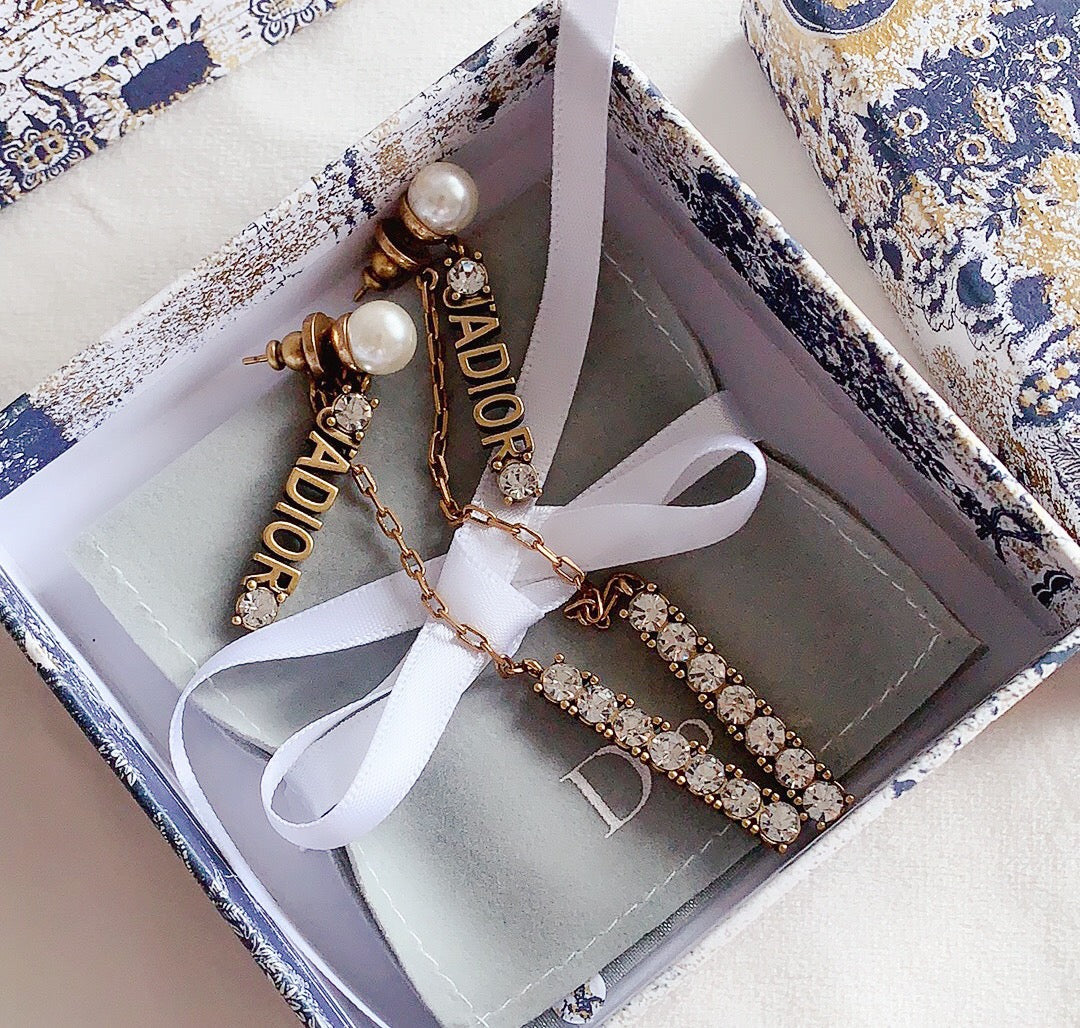 1YD317EDE Stylish Earrings