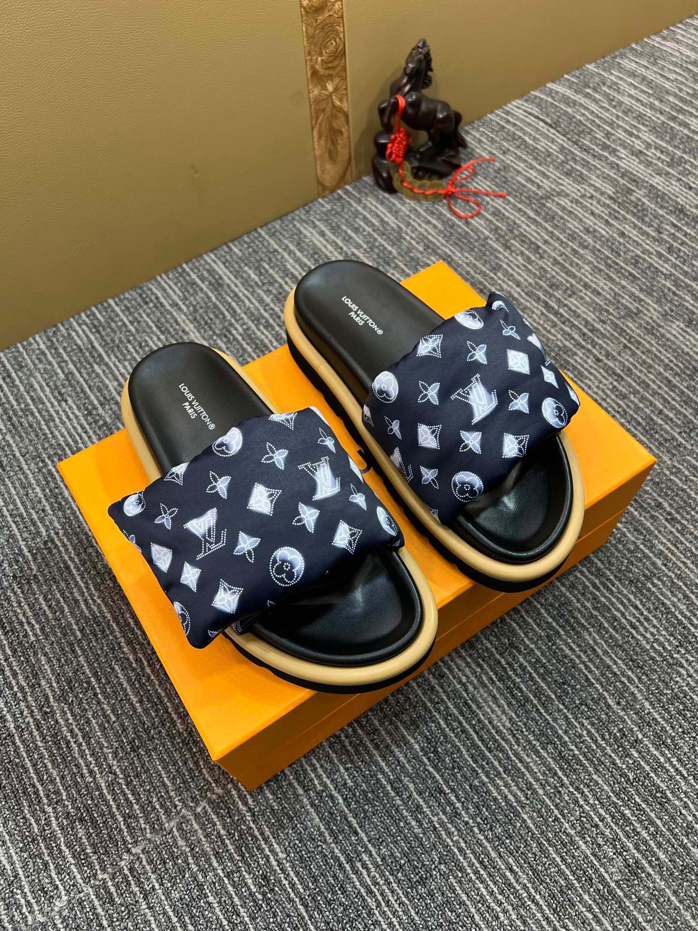 5XE118ZDE Stylish leather quality Slippers