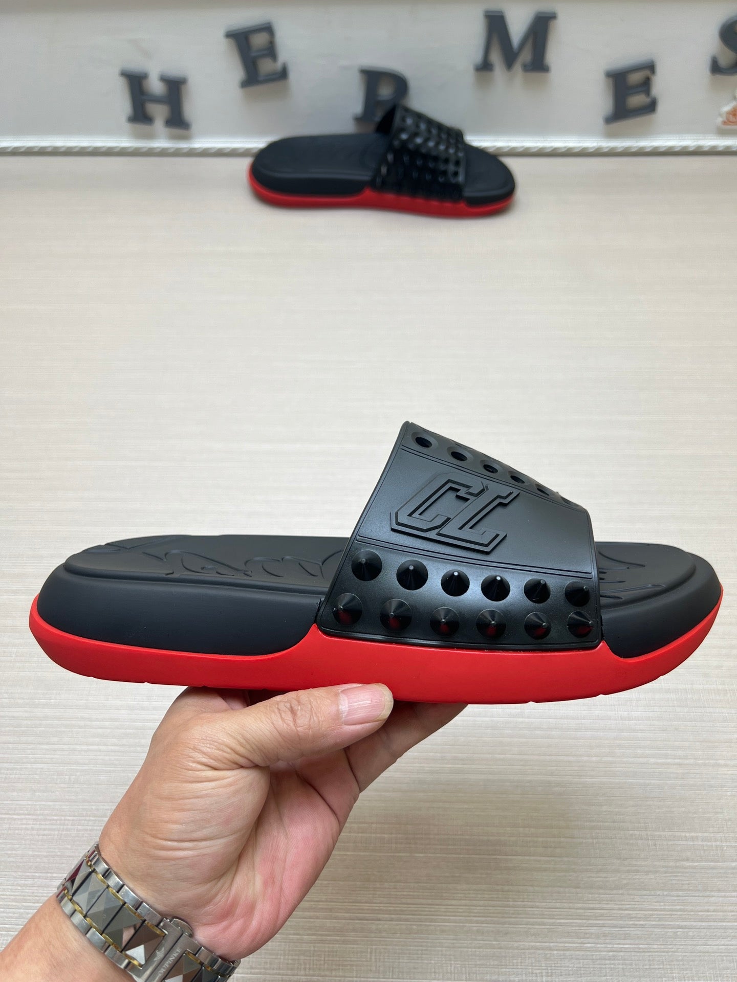 54A18ZDE Stylish slippers