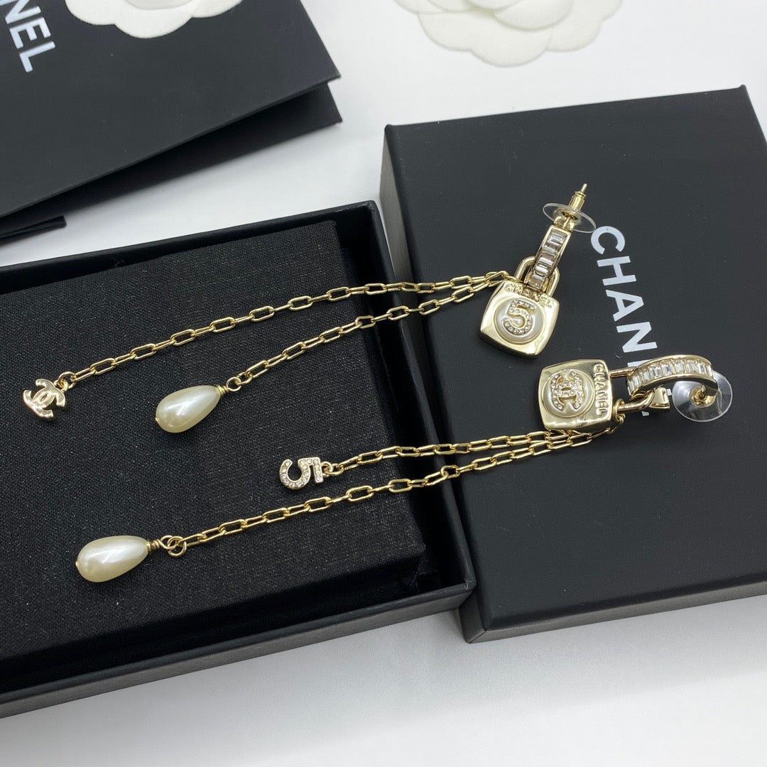 1NC129EDE Stylish Earrings