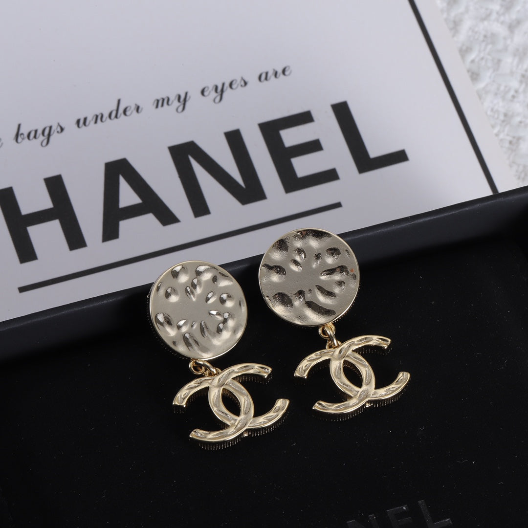 15QC7EDE Stylish Earrings