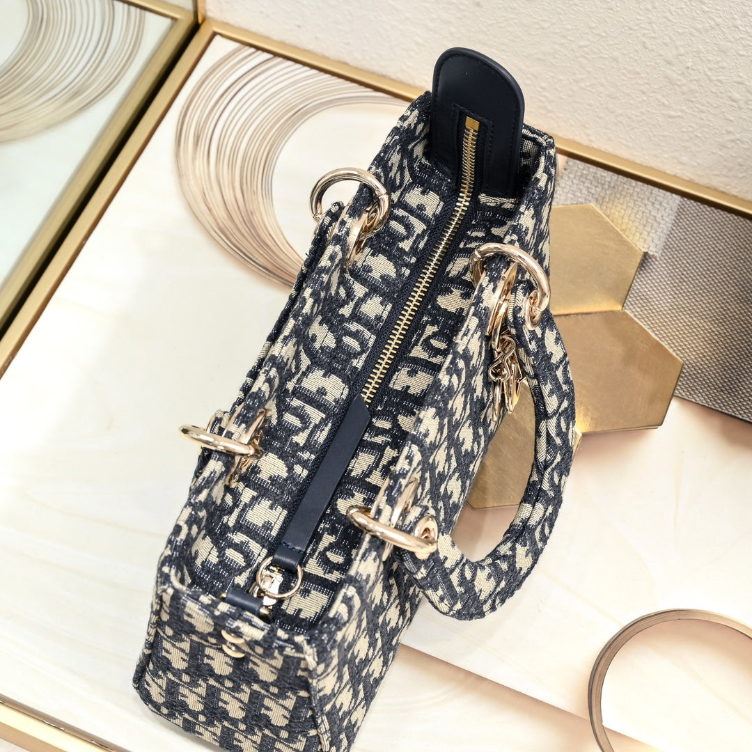 1XD439BDE Stylish embroidery bag