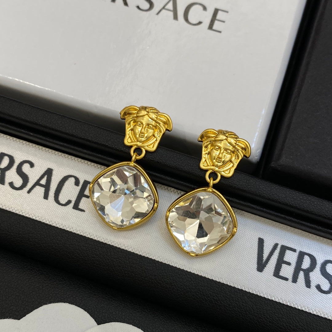 1YV318EDE Stylish Earrings