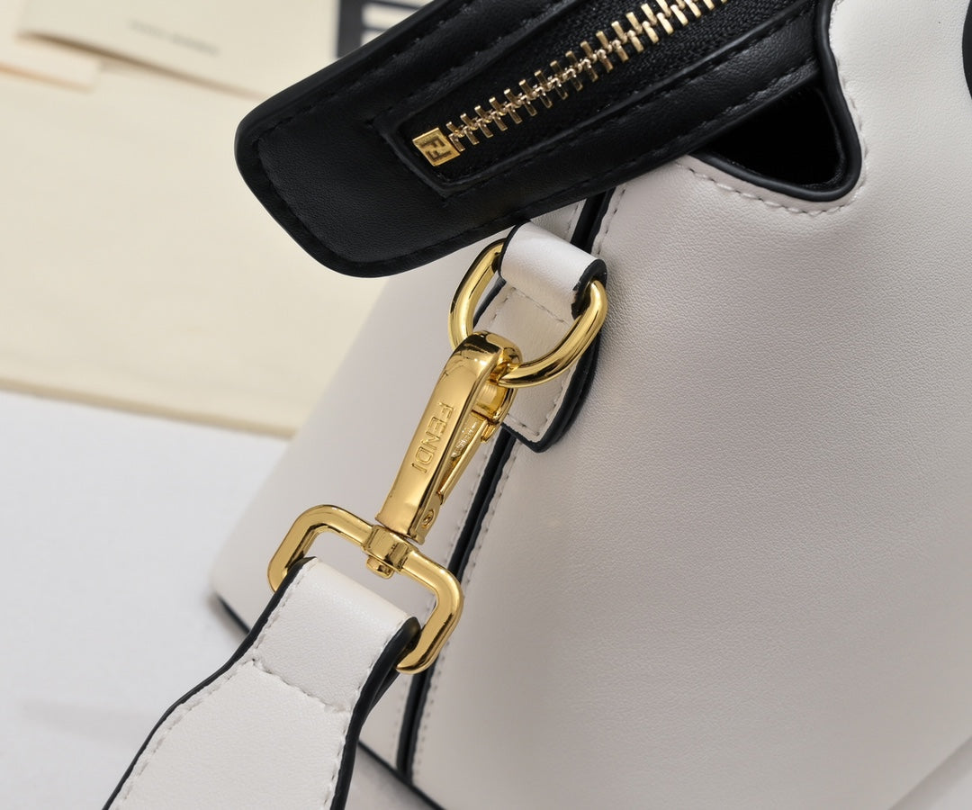 2XF132BDE Stylish leather bag 