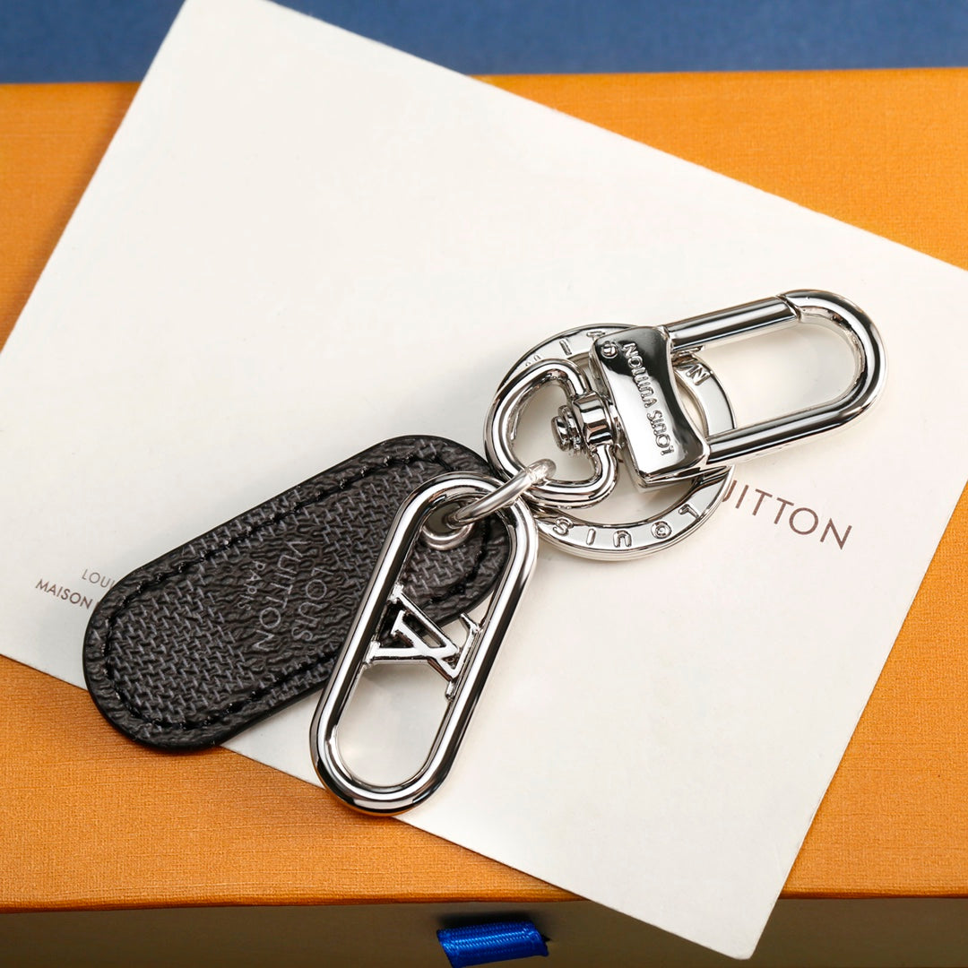 14E12ADE Stylish key closure