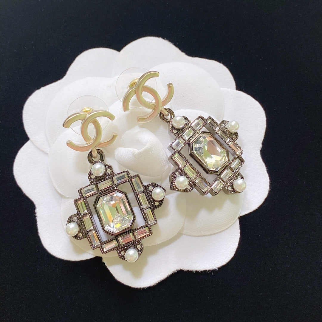 14C50EDE Stylish Earrings