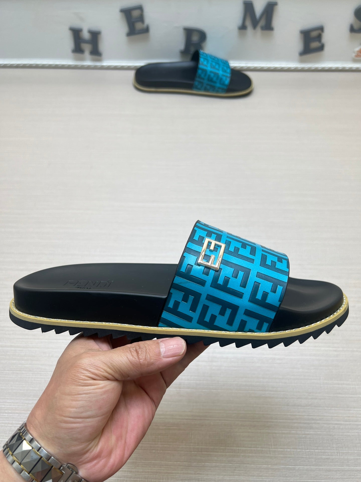 54F121ZDE Stylish slippers