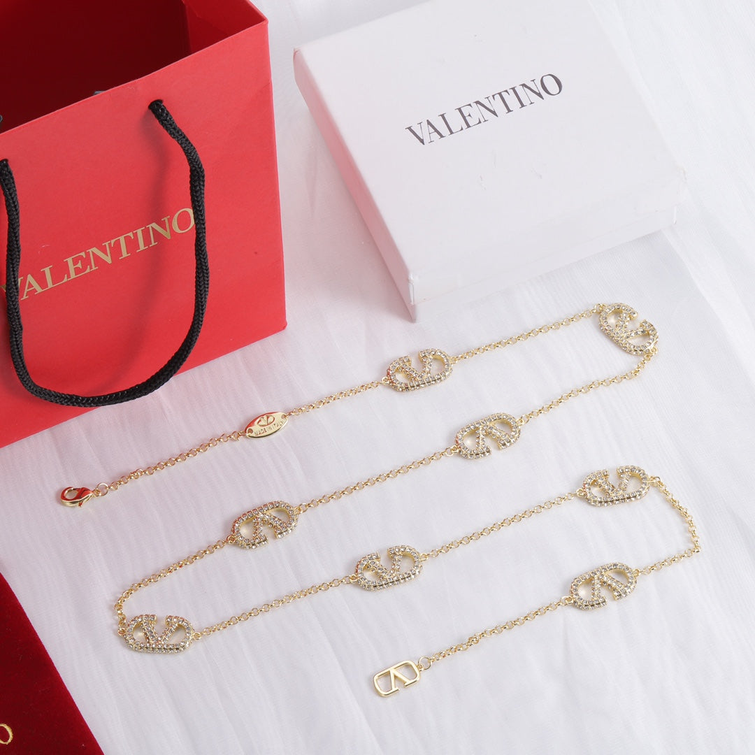 1YVL24XDE Stylish Necklaces