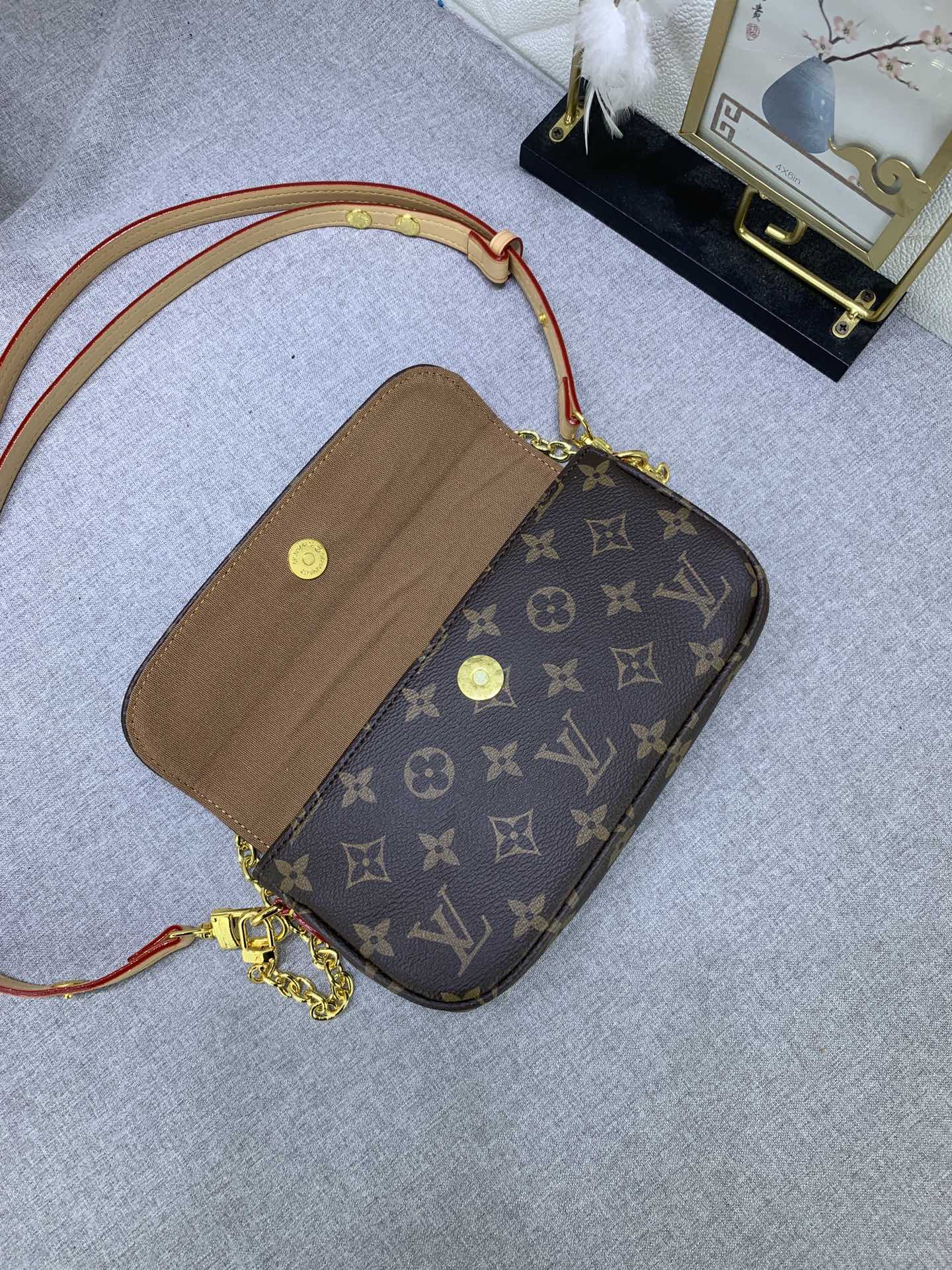 1XE64BDE Stylish leather bag 