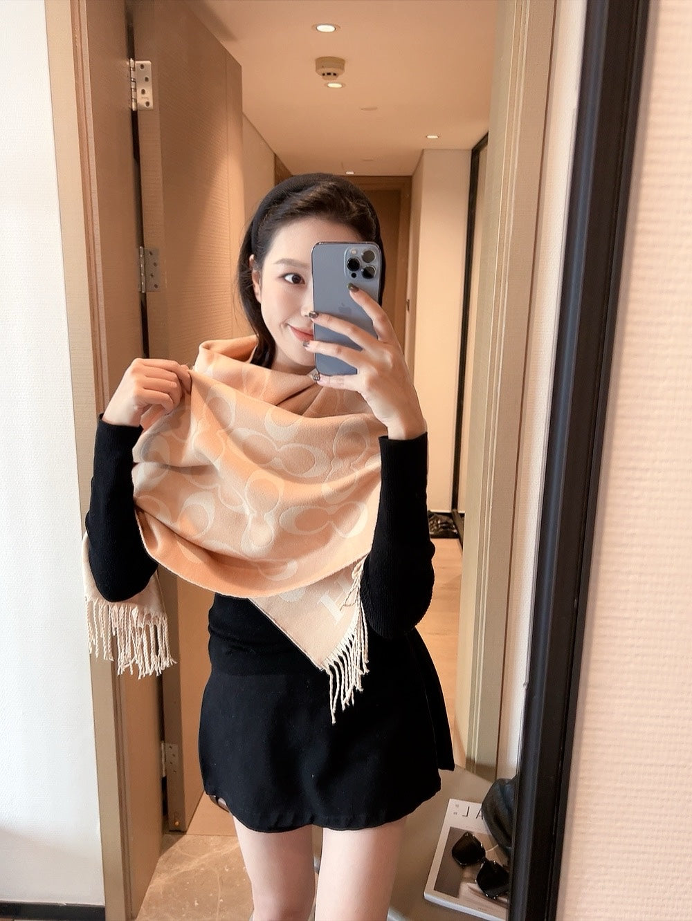 185ZA10WDE Stylish Winter Scarves