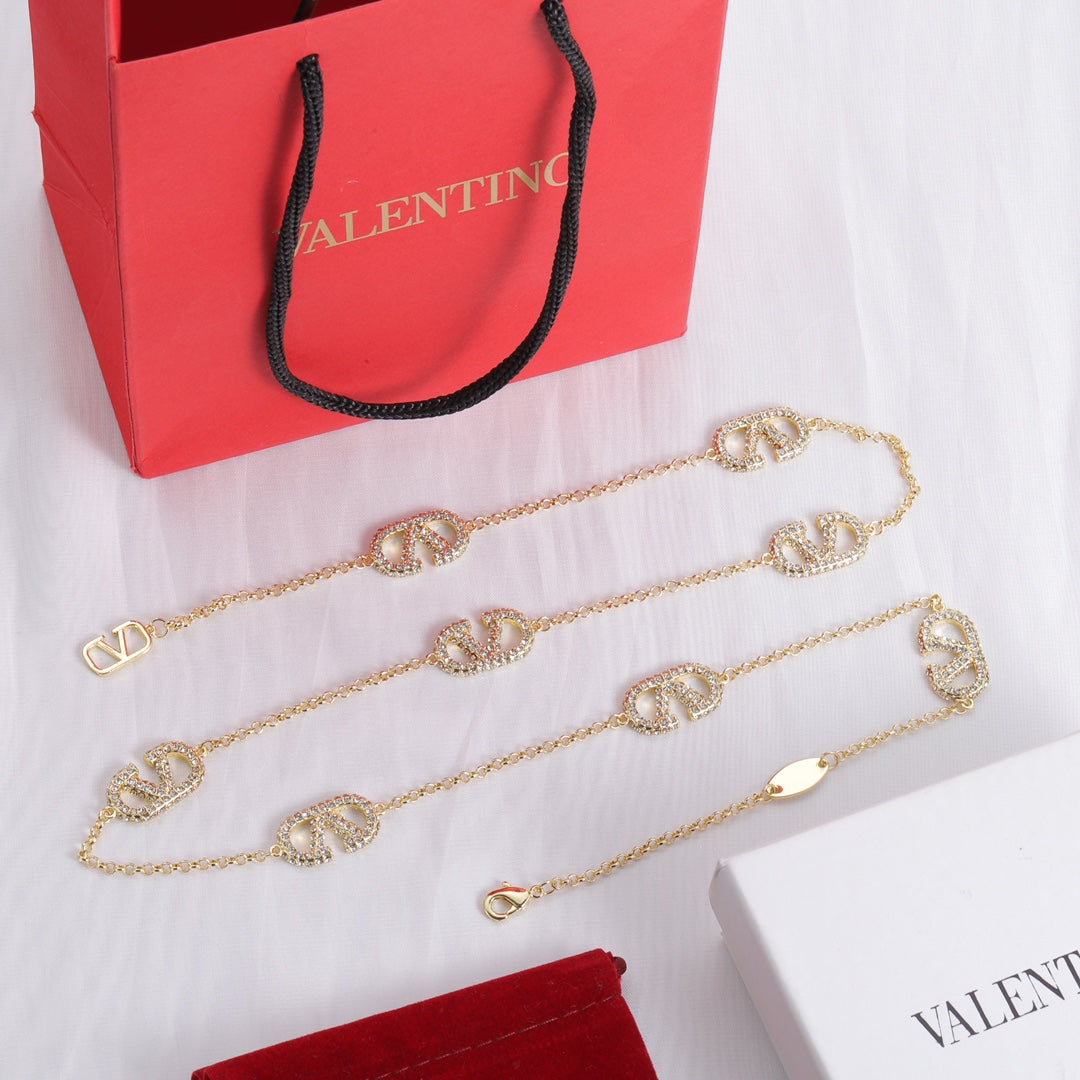 1YVL24XDE Stylish Necklaces