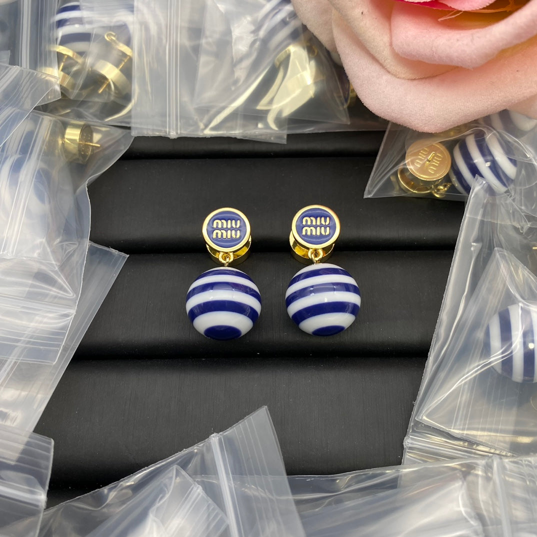 14A993EDE Stylish Earrings