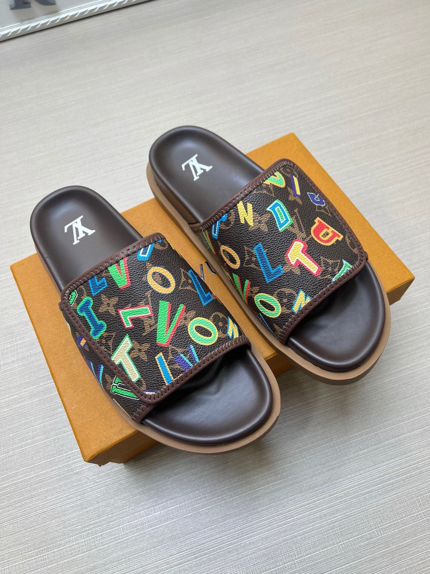 5WE247ZDE Stylish Slippers