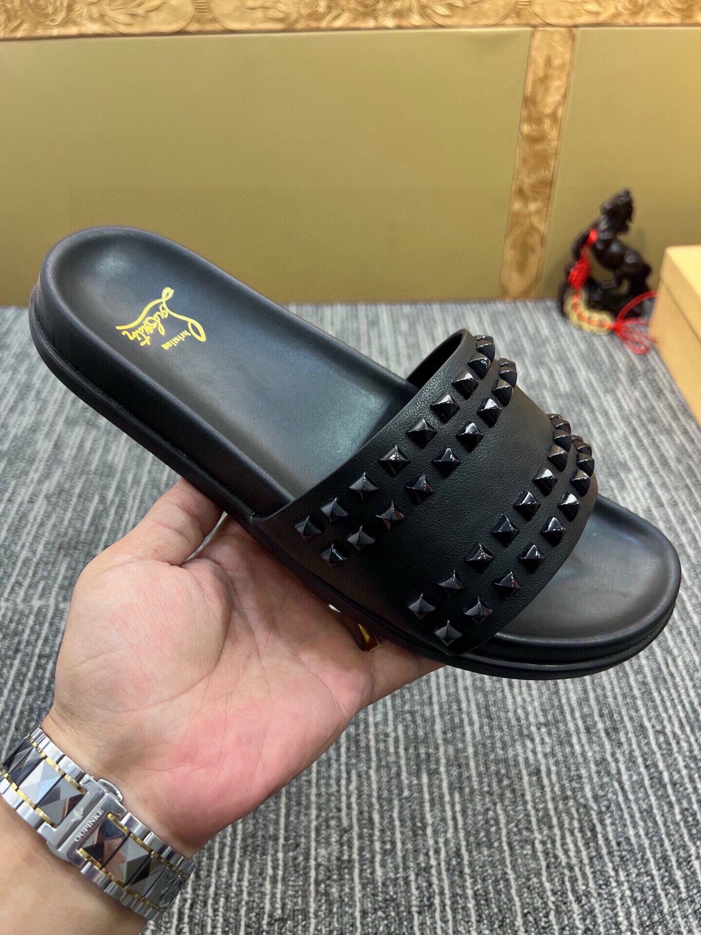 54A126ZDE Stylish slippers