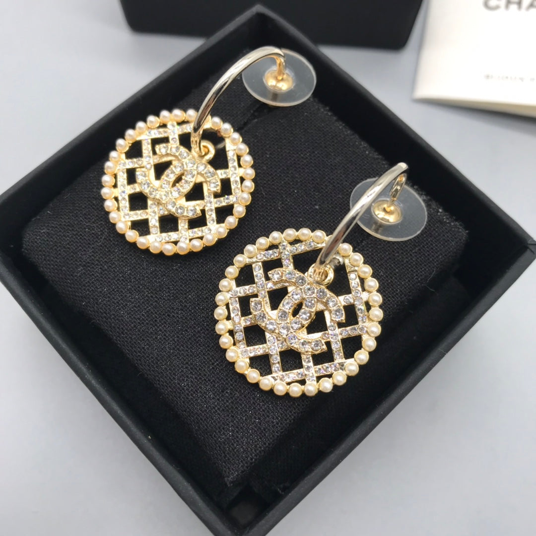 14C19EDE Stylish Earrings