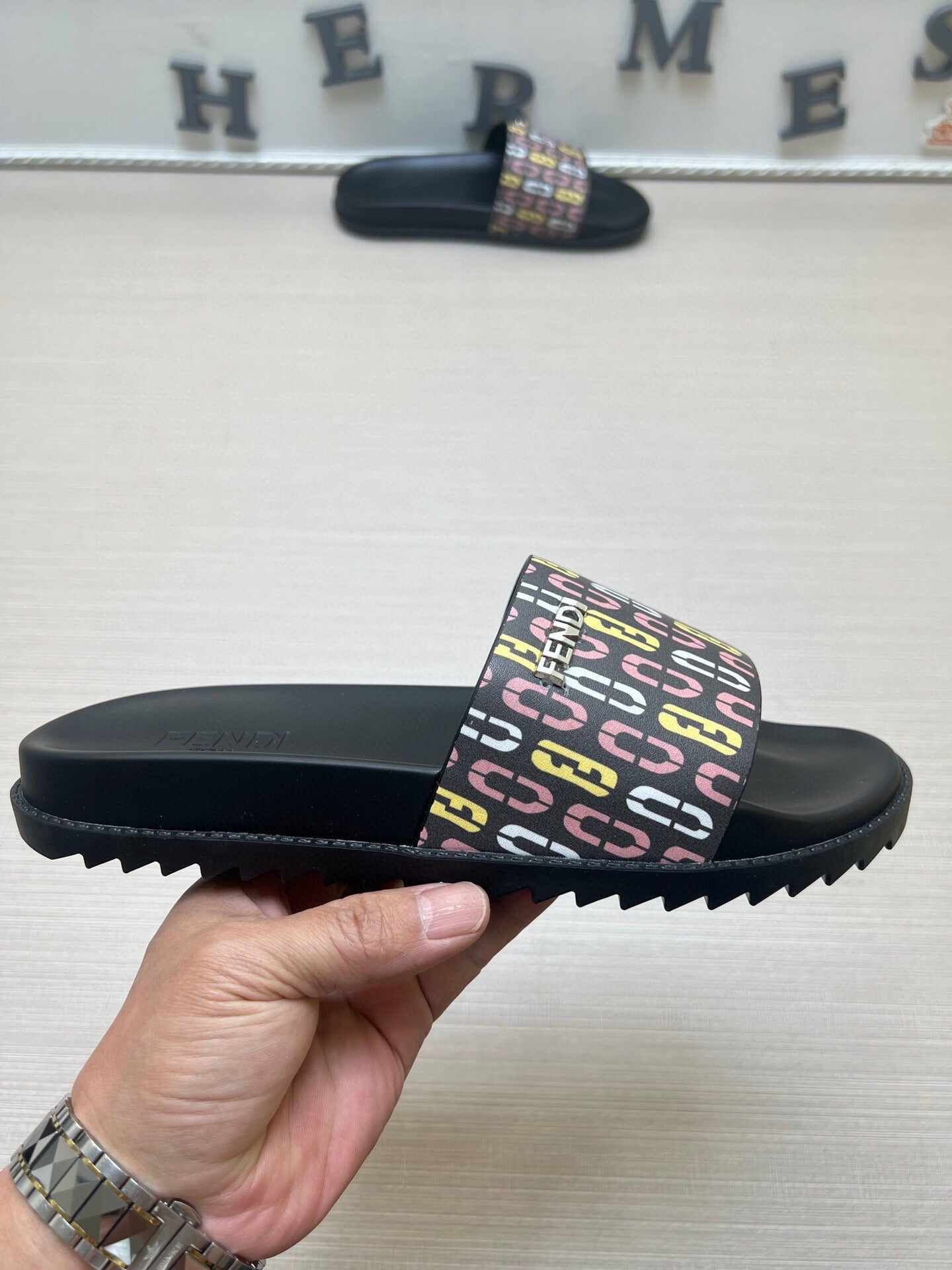 54F15ZDE Stylish slippers