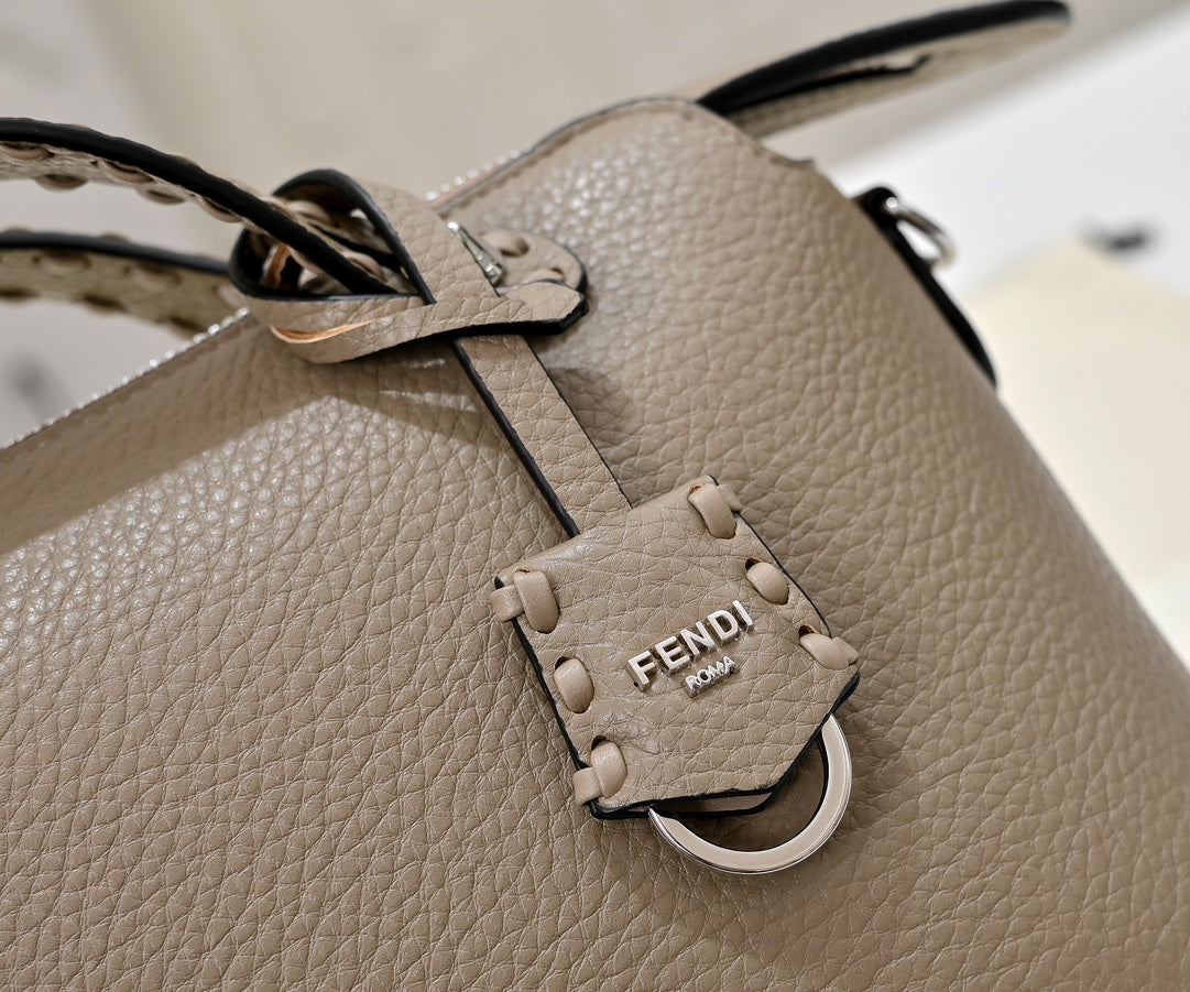 1WF109BDE Stylish leather bag