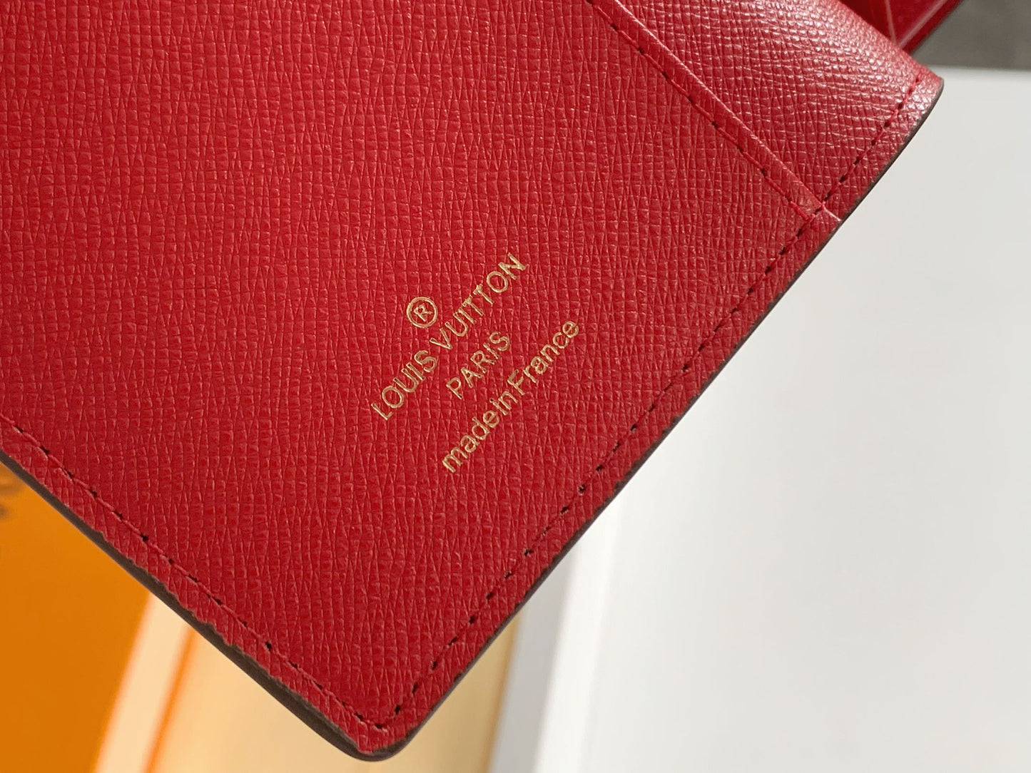 1XE73BDE Stylish leather wallets with package