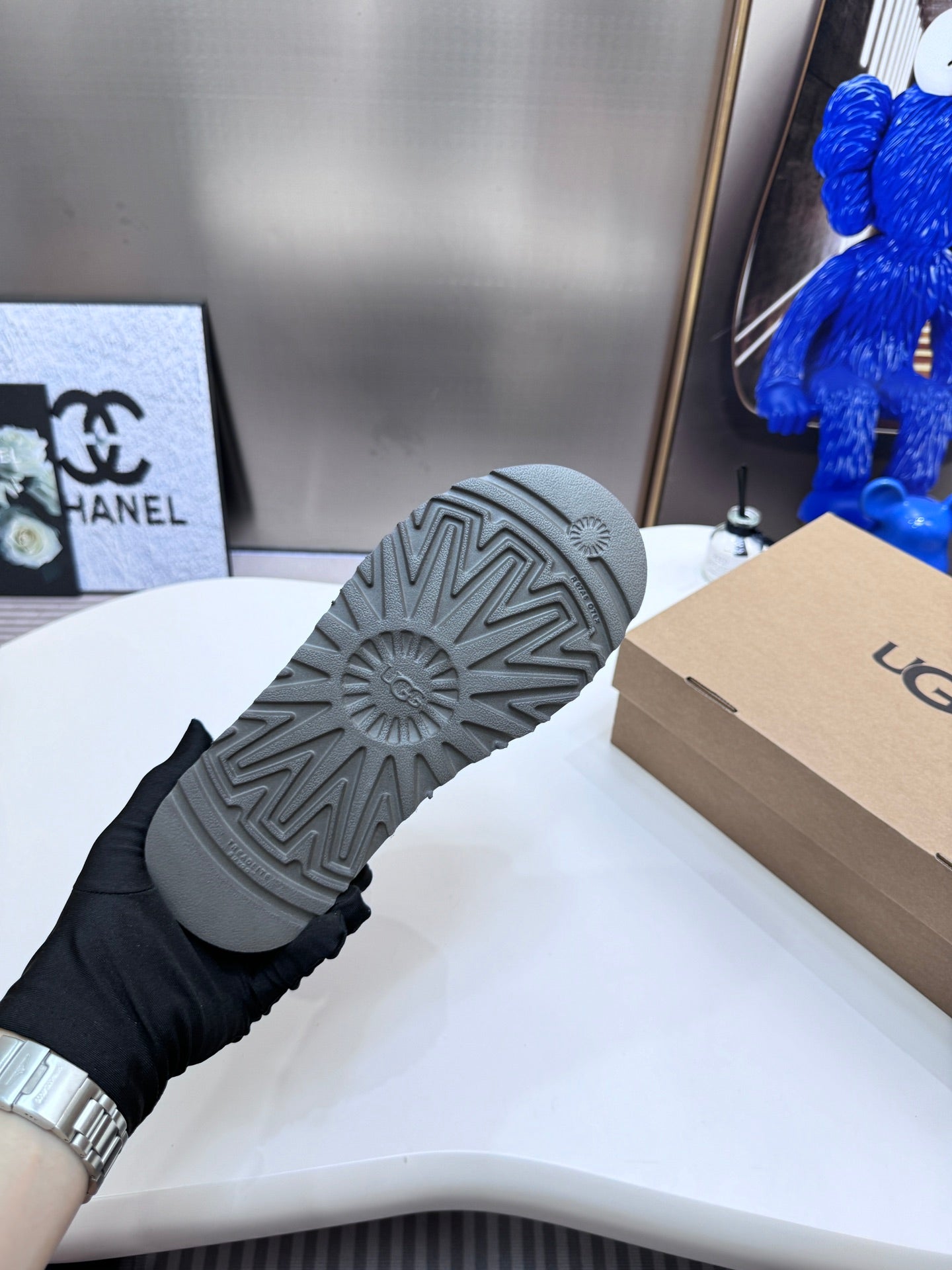 1LU9ZDE Stylish snow boots