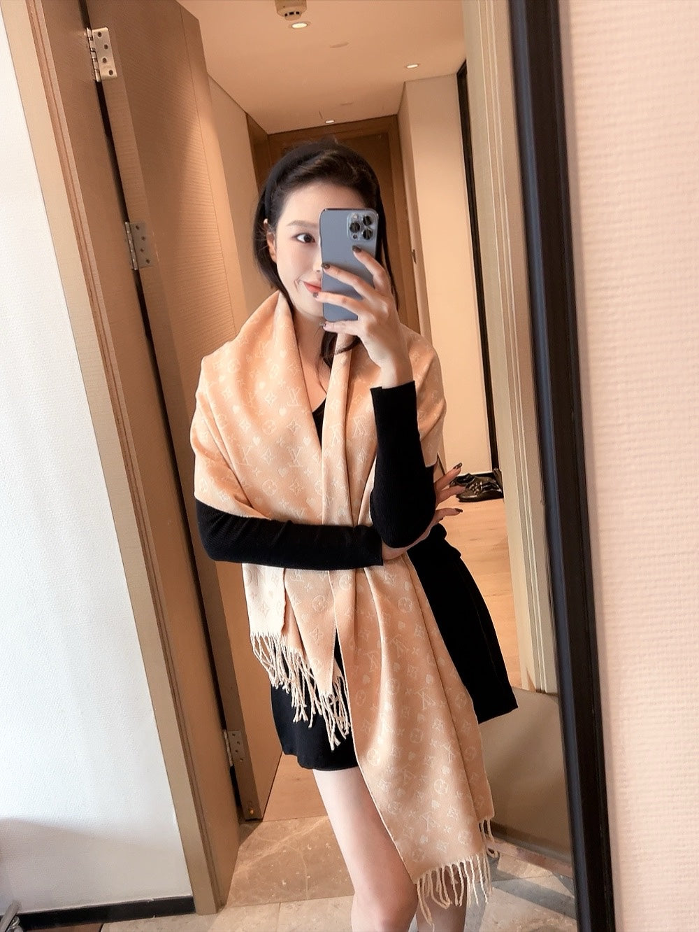 185ZE8WDE Stylish Winter Scarves