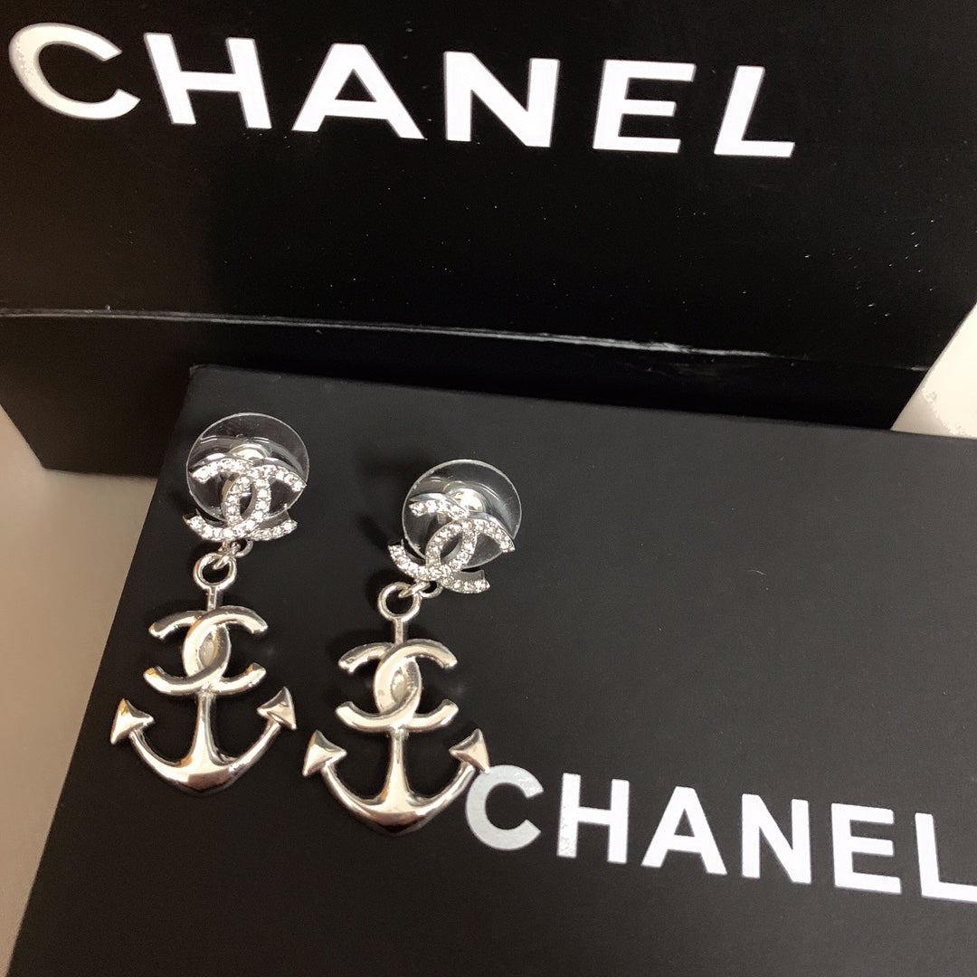 14C86EDE Stylish Earrings