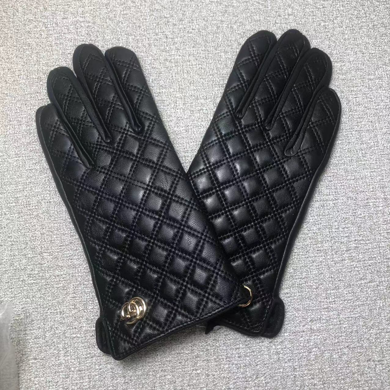 24B81SDE Stylish gloves